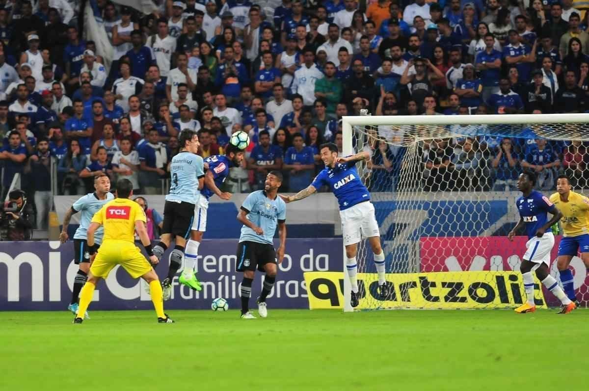 Imagens do jogo entre Cruzeiro e Grmio, pela 8 rodada do Campeonato Brasileiro, no Mineiro
