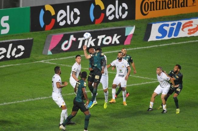 Fotos do jogo entre Amrica e Cricima, no Independncia, em Belo Horizonte, pela terceira fase da Copa do Brasil.