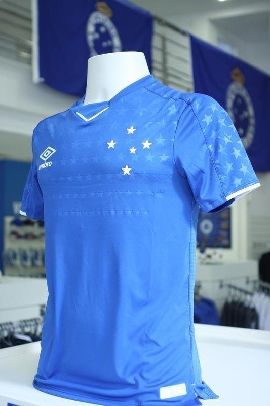 Imagens da camisa principal do Cruzeiro para a temporada de 2019