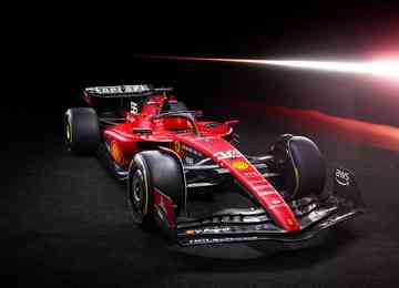 Monoposto foi revelado durante cerimônia nesta terça-feira (14); Charles Leclerc foi o primeiro piloto da Ferrari a dirigir o novo carro 
