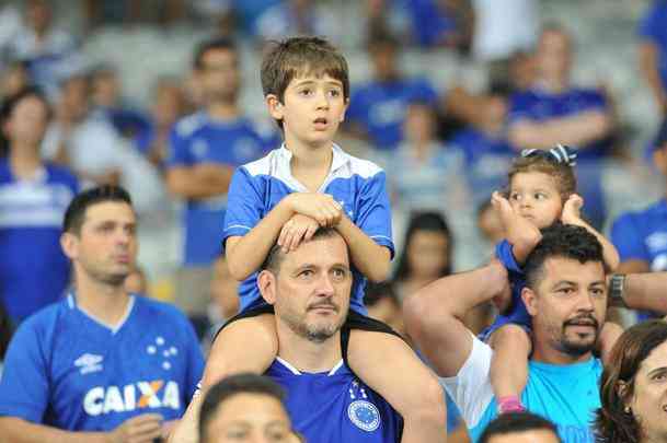 Em mais um jogo do Cruzeiro com time alternativo no Brasileiro, Mineiro recebeu 5.583 torcedores pagantes e  9.029 presentes. Time venceu por 2 a 1, de virada, e segurou stima posio na tabela