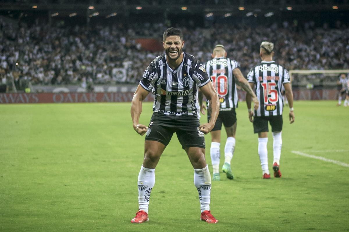 Fotos do golao de Hulk sobre o River Plate no Mineiro
