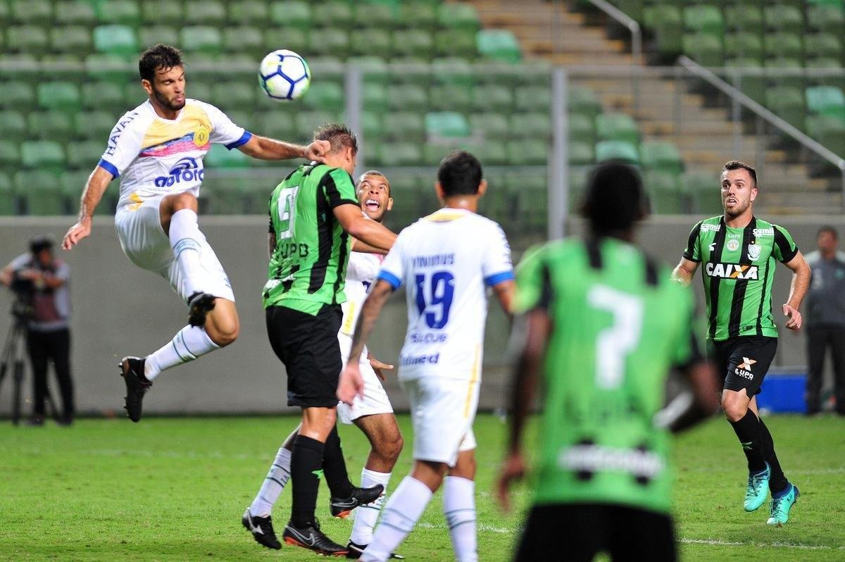 Amrica e Chapecoense fizeram confronto direto por posies na tabela do Campeonato Brasileiro