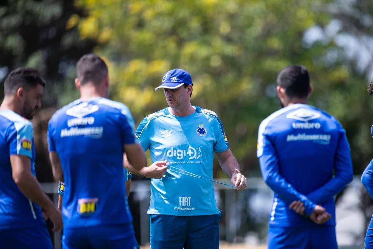 Cruzeiro treinou neste sbado na Toca da Raposa II e concluiu preparao para jogo com o Grmio, neste domingo, s 11h, no Independncia, pela 18 rodada do Brasileiro