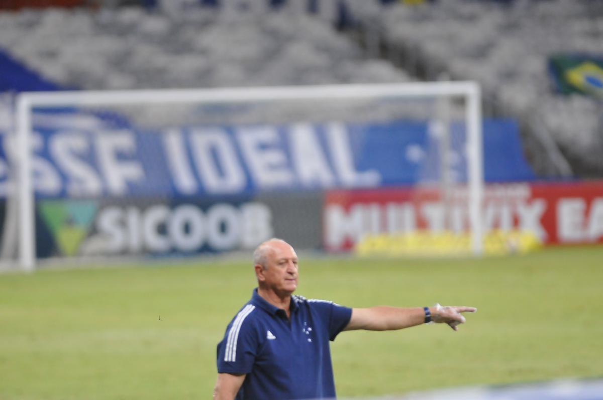 Fotos do jogo entre Cruzeiro e Confiana, no Mineiro, em Belo Horizonte, pela 24 rodada da Srie B do Campeonato Brasileiro