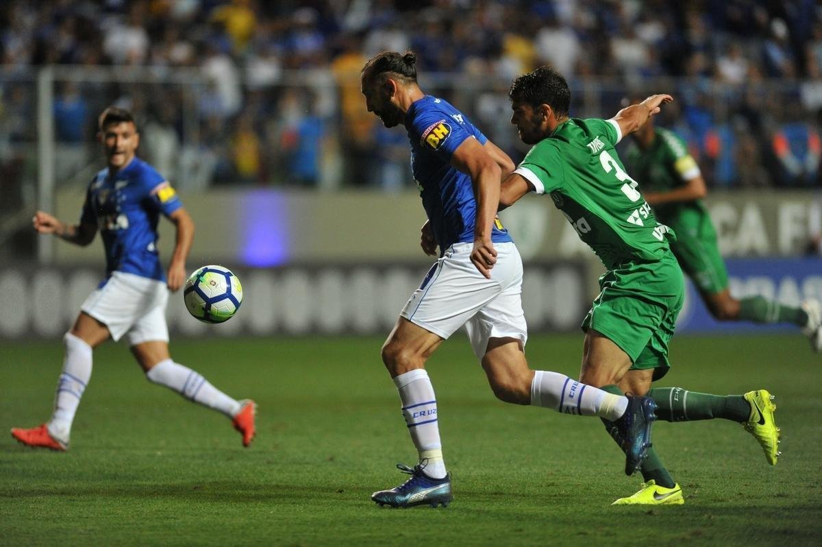 Com gols de Thiago Neves, Arrascaeta e Ded, Cruzeiro goleou a Chapecoense por 3 a 0