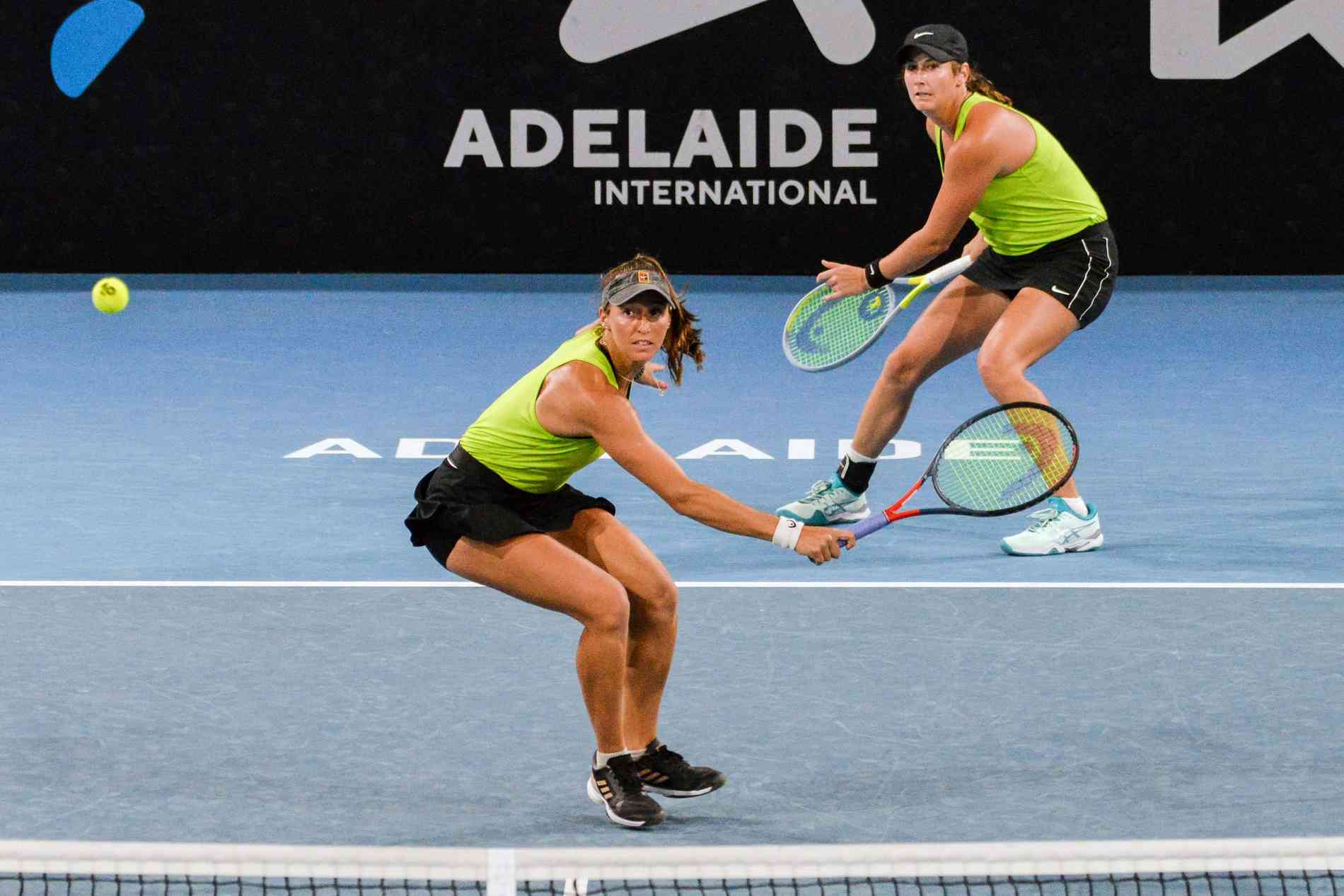 Stefani fatura Torneio de Adelaide, seu 1º título de duplas em