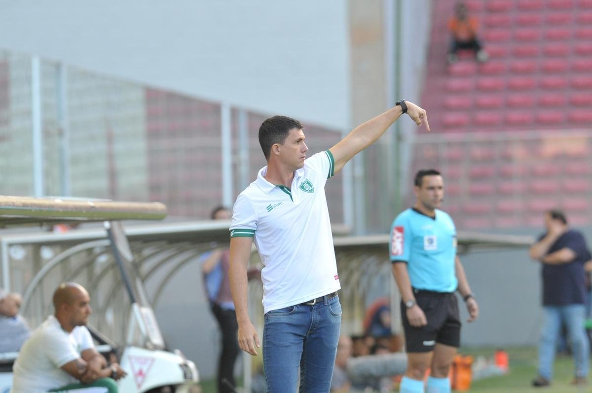 Confira as imagens da partida, vlida pela 4 rodada da Srie B do Campeonato Brasileiro