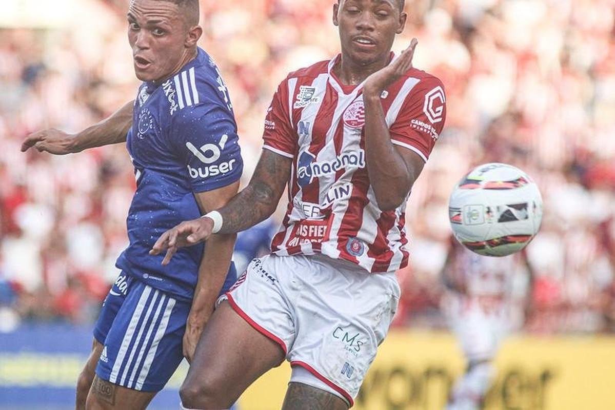 Fotos de Nutico x Cruzeiro no estdio dos Aflitos, em Recife, pela 7 rodada da Srie B