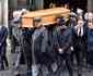 Sob chuva, centenas de fs fazem fila para dar adeus a Niki Lauda em seu funeral
