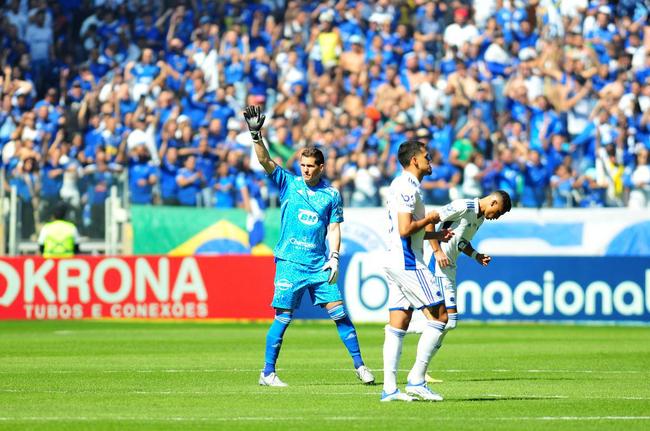 Cruzeiro domina Sampaio Corrêa e se isola na liderança da série B