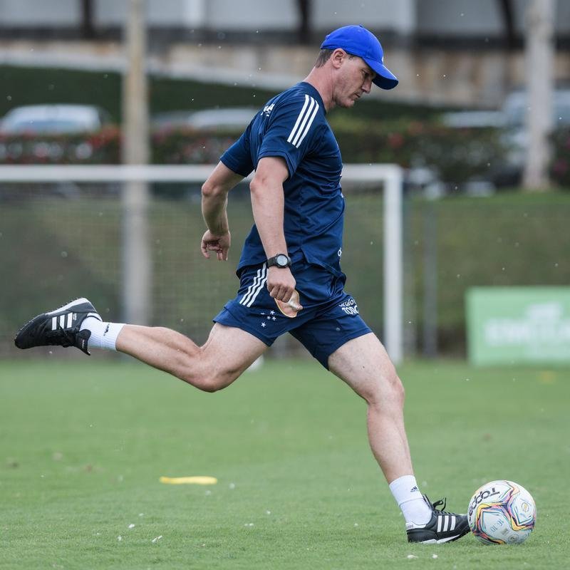 Fotos do primeiro treino de Rafael Sobis na volta ao Cruzeiro, nesta segunda