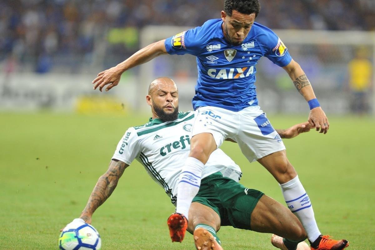 Cruzeiro ampliou sua vantagem no primeiro tempo com gol de Barcos, aos 26 minutos: 1 a 0