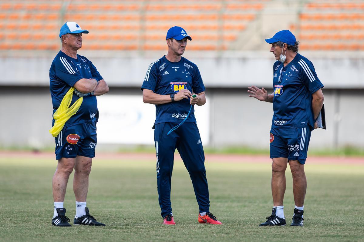 Último treino do Cruzeiro antes do jogo contra o Vitória, pela Série B. Atividade foi realizada no Pituaçu, em Salvador (BA)
