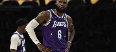 LeBron James aceita extensão de contrato com os Lakers até 2025