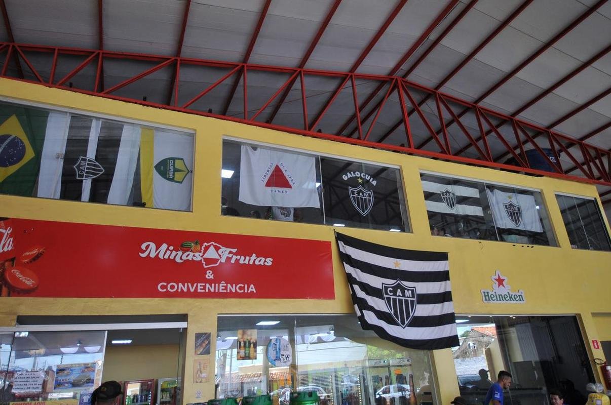 GaloCuia, nesse sbado (19), reuniu dezenas de atleticanos em 'concentrao' para a Supercopa do Brasil contra o Flamengo. As equipes se enfrentam no domingo, na Arena Pantanal, em busca do primeiro trofu da temporada 2022.