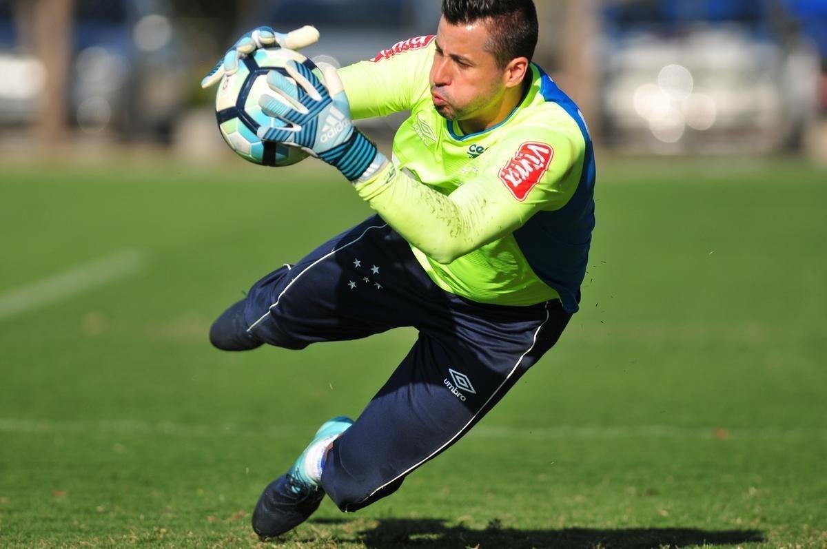 Imagens do treino do Cruzeiro desta quinta-feira, na Toca da Raposa II (Alexandre Guzanshe/EM D.A Press)