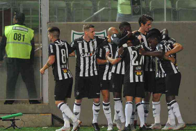 São Paulo vence o Corinthians pelo Campeonato Paulista Feminino e encosta  na liderança