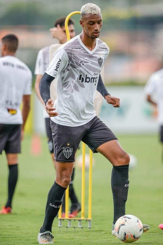 Veja fotos do treino do Atltico