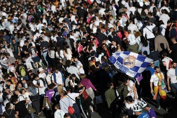 Torcedores do Real Madrid assistiram à final com o Liverpool em grandes telões no estádio Santiago Bernabéu, em Madrid