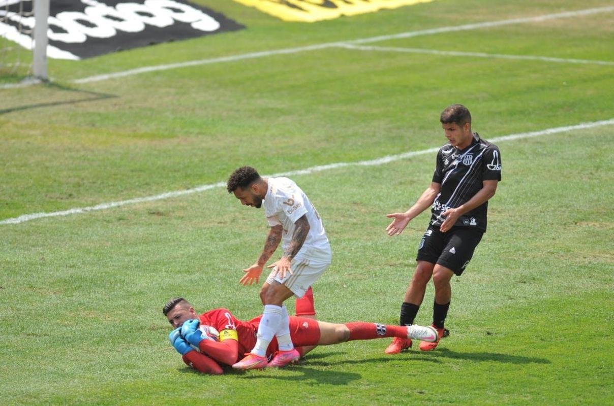 Cruzeiro e Ponte Preta se enfrentaram numa manh de forte calor em Sete Lagoas