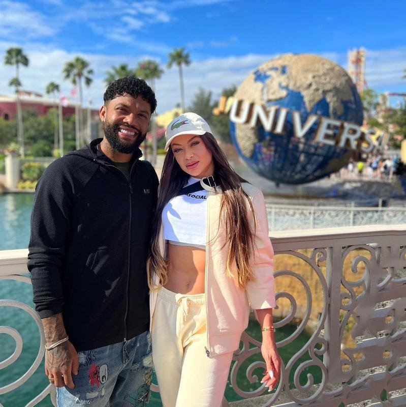 Volante Otvio com a esposa em Orlando