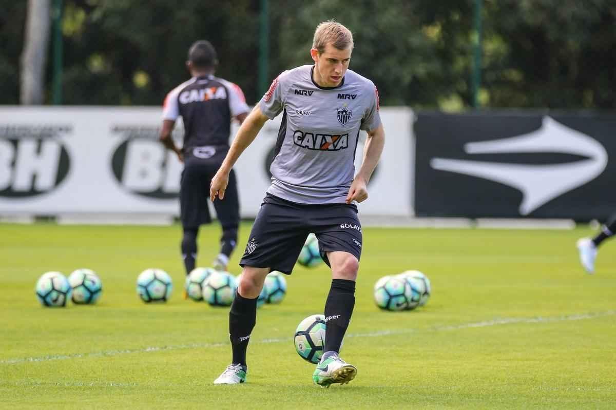 No treinamento desta sexta-feira, Rogrio Micale comandou uma atividade em campo reduzido de ataque contra defesa