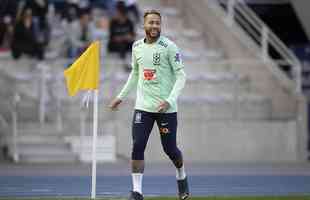 O meia-atacante Neymar, do PSG, usar a camisa 10 na Copa