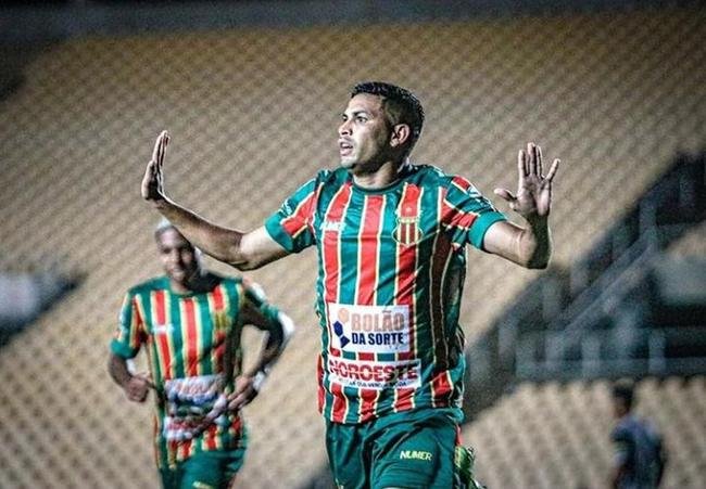 Roney, atacante (Sampaio Corra)