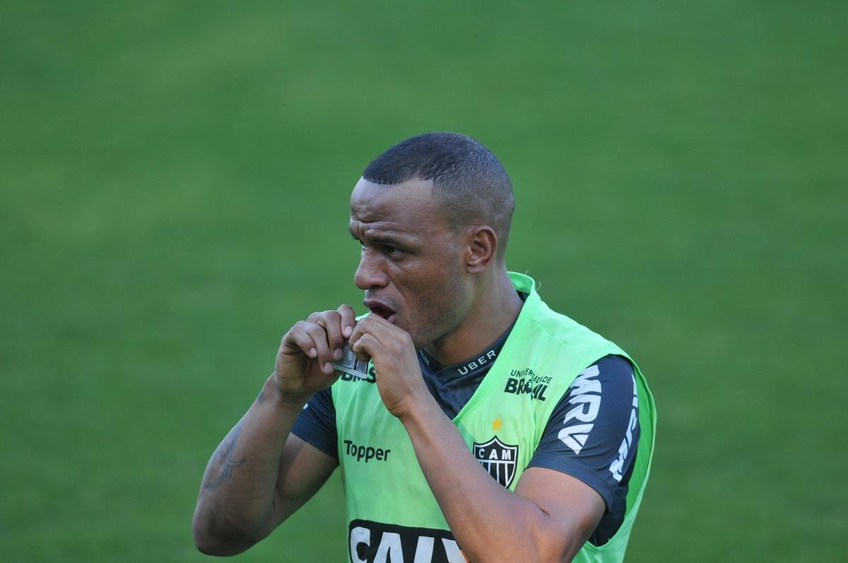 Zagueiro uruguaio Martn Rea treinou pela primeira vez com o elenco do Atltico na Cidade do Galo, j visando ao duelo de domingo, contra o Botafogo, no Rio, pelo Campeonato Brasileiro