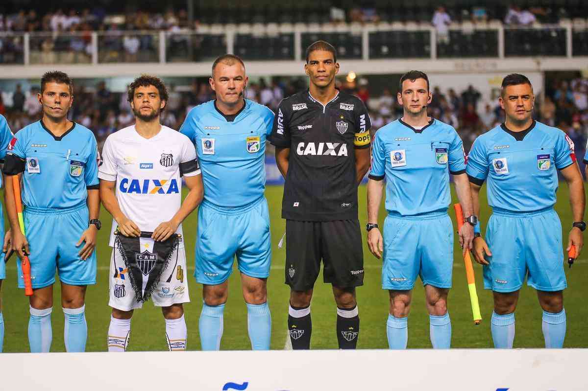 Na Vila Belmiro, Atltico  derrotado pelo Santos por 3 a 2, pela 37 rodada do Campeonato Brasileiro 