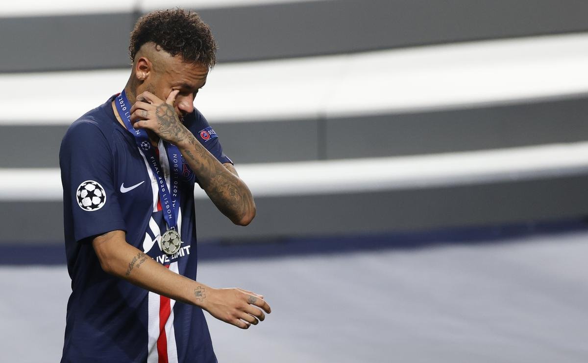 Brasileiro Neymar, do PSG, ficou muito abalado com a perda da Liga dos Campeões para o Bayern de Munique. Na final, em Lisboa, alemães venceram por 1 a 0, gol de Coman