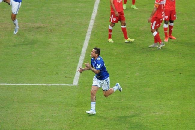 Fotos do jogo entre Cruzeiro e CRB, no Mineiro, em Belo Horizonte, pela 11 rodada da Srie B do Brasileiro