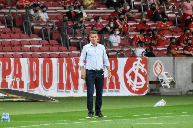 América foi batido pelo Internacional por 3 a 1, em Porto Alegre, pelo Brasileirão