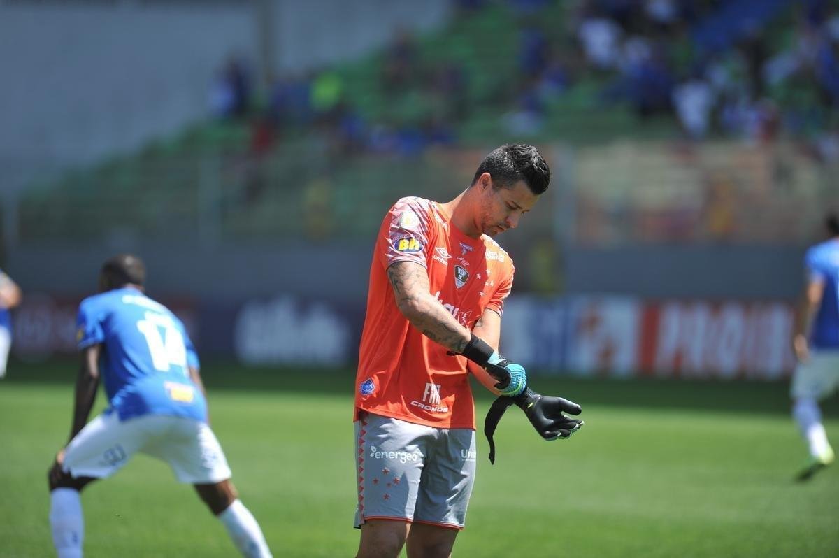 Lances da partida entre Cruzeiro e Grmio, no Independncia, pela 18 rodada do Campeonato Brasileiro