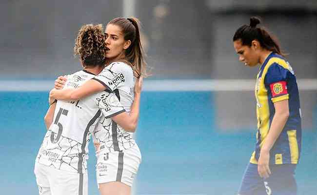 Corinthians goleia e se garante nas quartas da Libertadores feminina