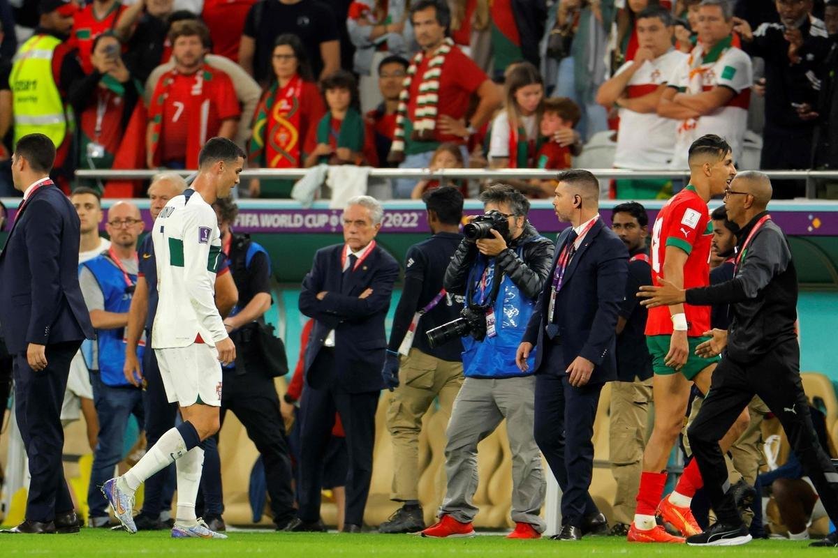 Cristiano Ronaldo chora aps eliminao de Portugal na Copa do Mundo diante de Marrocos