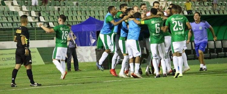 Guarani - apesar do rendimento apenas razoável - sete pontos em sete jogos -, é líder do Grupo D do Campeonato Paulista, no qual os 16 clubes enfrentam apenas adversários de outras chaves. O Bugre venceu a Inter de Limeira, por 4 a 0, e o Santo André, por 2 a 1. Ainda empatou com Mirassol (1 a 1), Oeste (1 a 1) e Grêmio Novorizontino (1 a 1), além de perder para Santos (2 a 1) e Palmeiras (1 a 0). Os artilheiros são os atacantes Rafael Costa e Júnior Todinho, ambos com três gols.