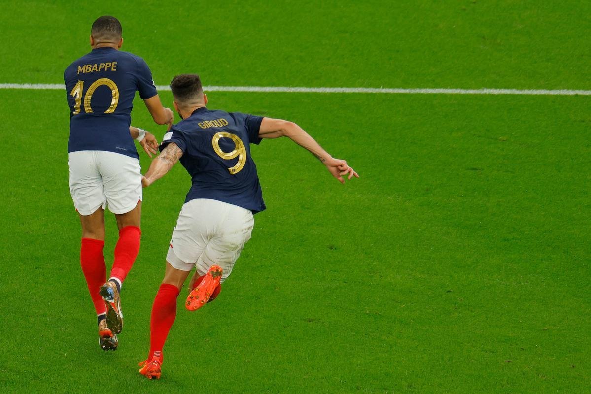 Lances da partida entre Frana e Polnia, pelas oitavas de final da Copa do Mundo.