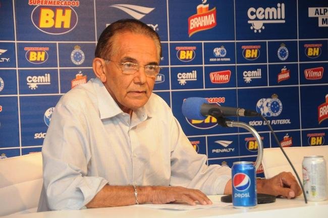 13/01/2016 - Benecy Queiroz durante entrevista coletiva na Toca da Raposa II