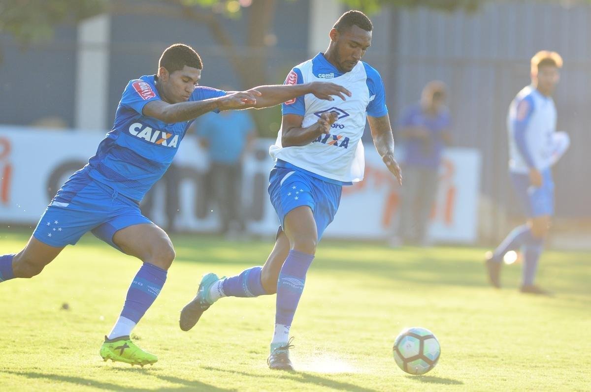 Imagens do treino do Cruzeiro desta quinta-feira, na Toca da Raposa II (Alexandre Guzanshe/EM D.A Press)