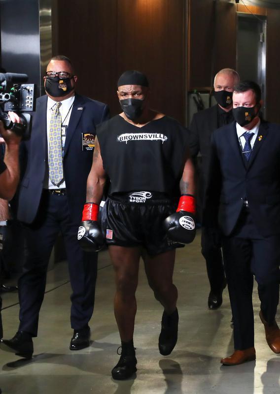 Fotos do retorno de Mike Tyson aos ringues