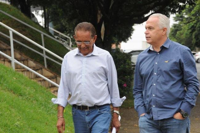 13/01/2016 - Benecy Queiroz com o diretor de futebol Guilherme Mendes