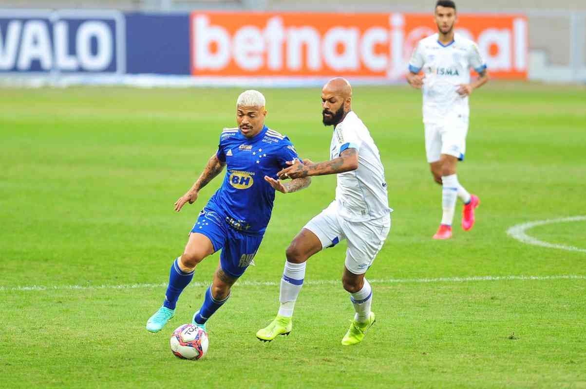 Com gols de Marcos Serrato e Renato (2), o Ava venceu o Cruzeiro por 3 a 0, neste sbado, no Mineiro, pela 12 rodada da Srie B