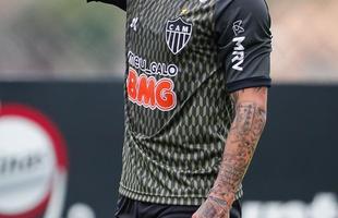 Imagens do primeiro treino de Eduardo Vargas pelo Atltico