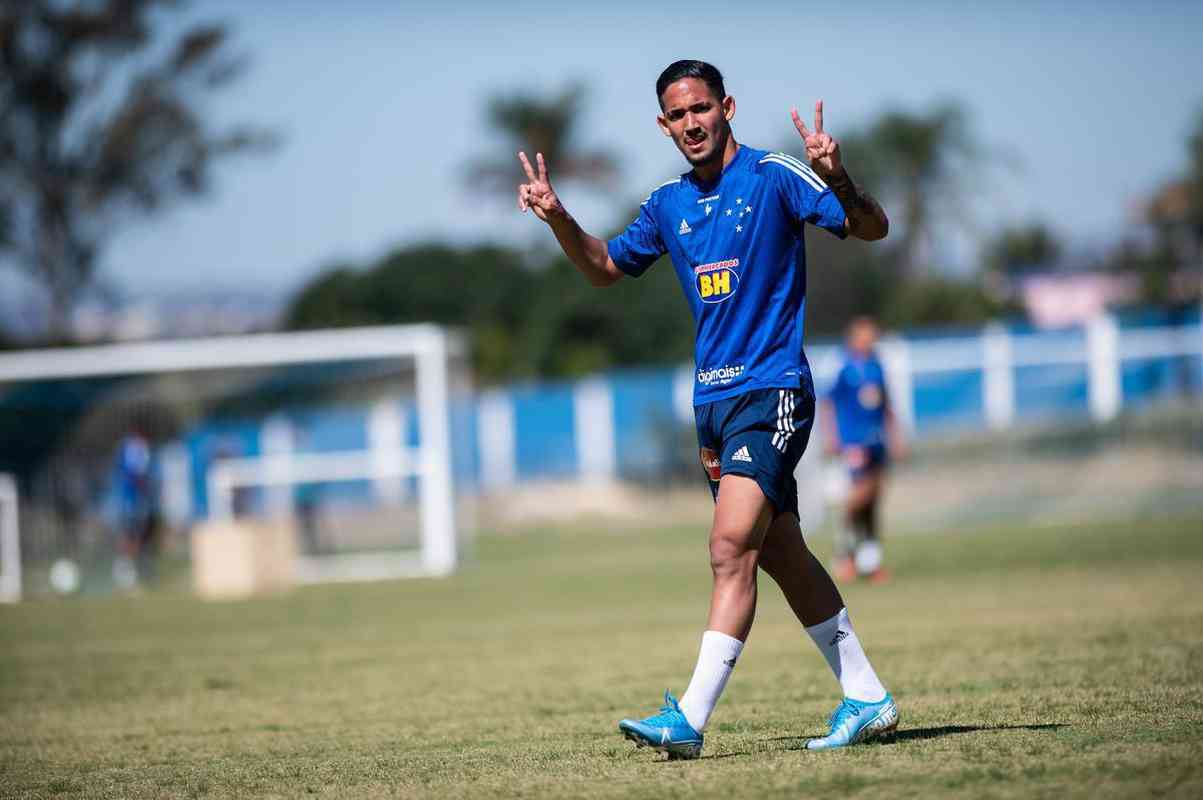 Jhonata Robert, 21 anos, atacante. Contratado pelo Cruzeiro em janeiro de 2020. Deixou o clube em junho de 2020. Disputou 7 jogos. 