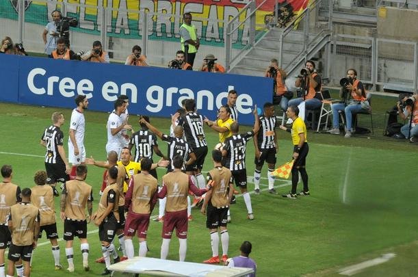 Fotos do duelo entre Atltico e Cerro Porteo, no Mineiro, pelo Grupo E da Copa Libertadores