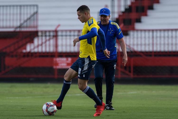 Com atividade no estádio Antônio Accioly, do Atlético-GO, o Cruzeiro encerrou a preparação para enfrentar o Goiás, pela 22ª rodada da Série B. A partida está marcada para 21h30 desta terça-feira, na Serrinha, em Goiânia.