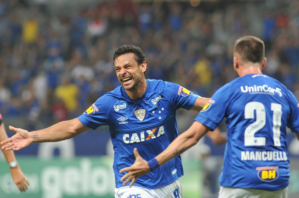 Cruzeiro venceu com facilidade o time paranaense na noite deste sbado