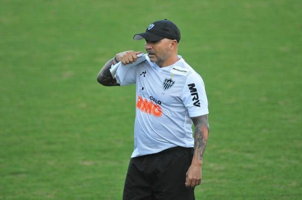 Jorge Sampaoli comandou nesta segunda-feira o seu primeiro treino no Atltico